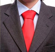 Красный галстук – магический аксессуар!