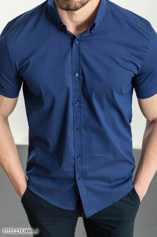 Фото товара Сорочка з коротким рукавом темно-синя в малюнок MCR 37752-1, артикул: 37752-1 Приталений крій